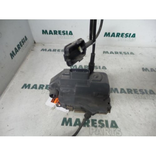 Renault - Grand Scenic - Front door lock mechanism 4-door, right