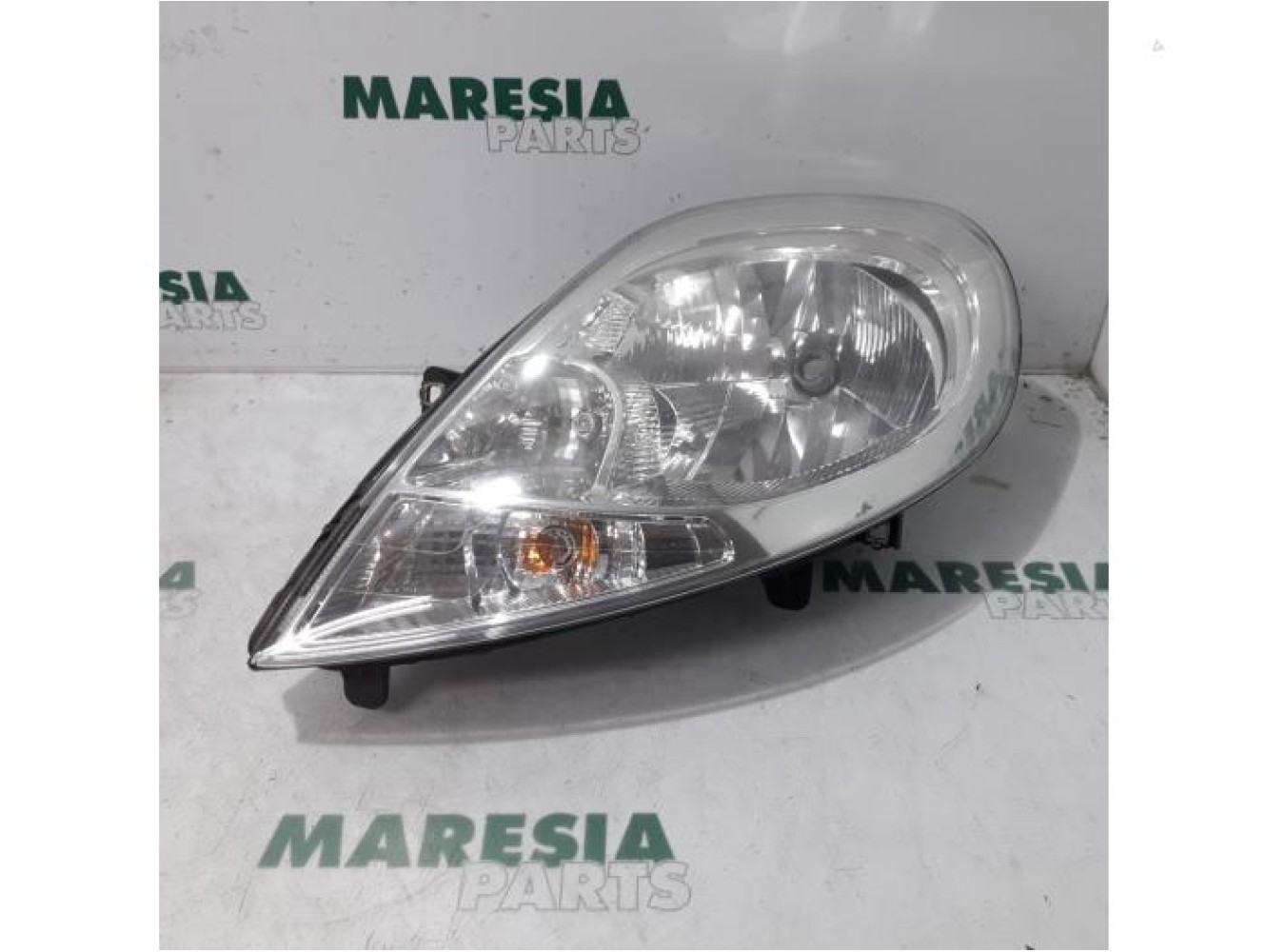 Renault - Trafic - Koplamp links