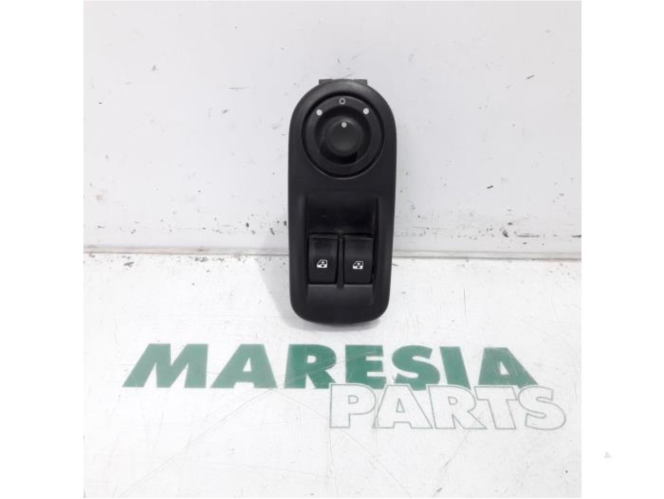 Renault - Trafic - Multi-functional window switch