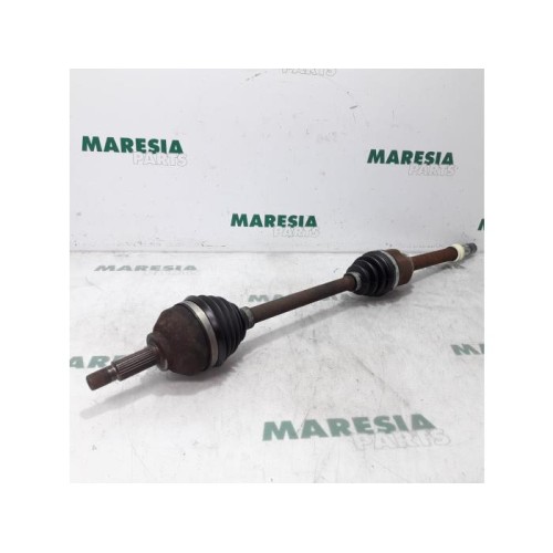 Renault - Trafic - Front drive shaft, right
