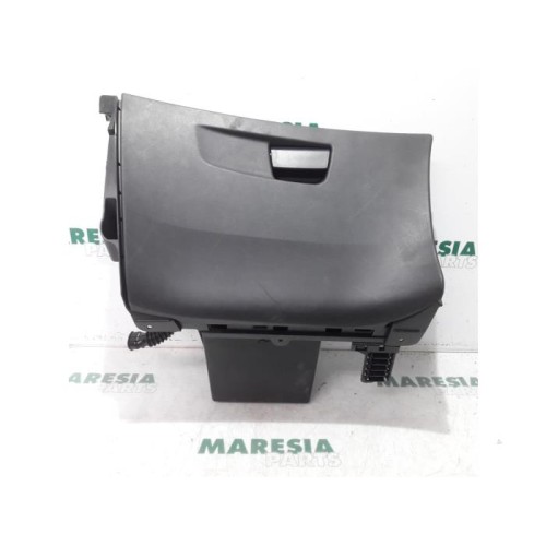Citroen - C4 Picasso - Glovebox