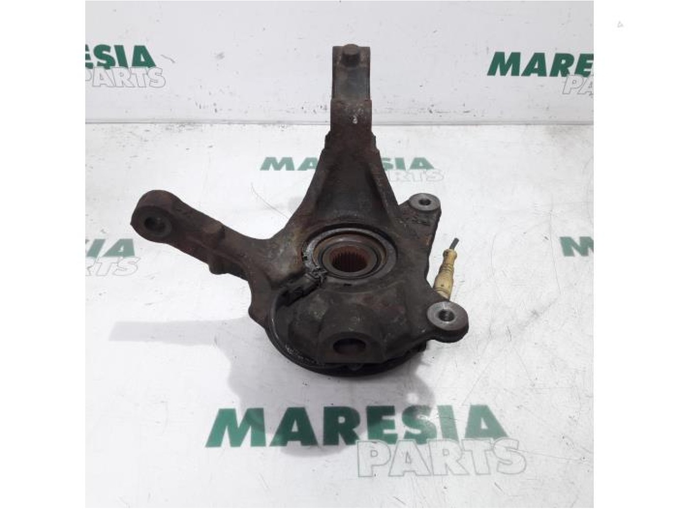 Renault - Trafic - Knuckle, front left
