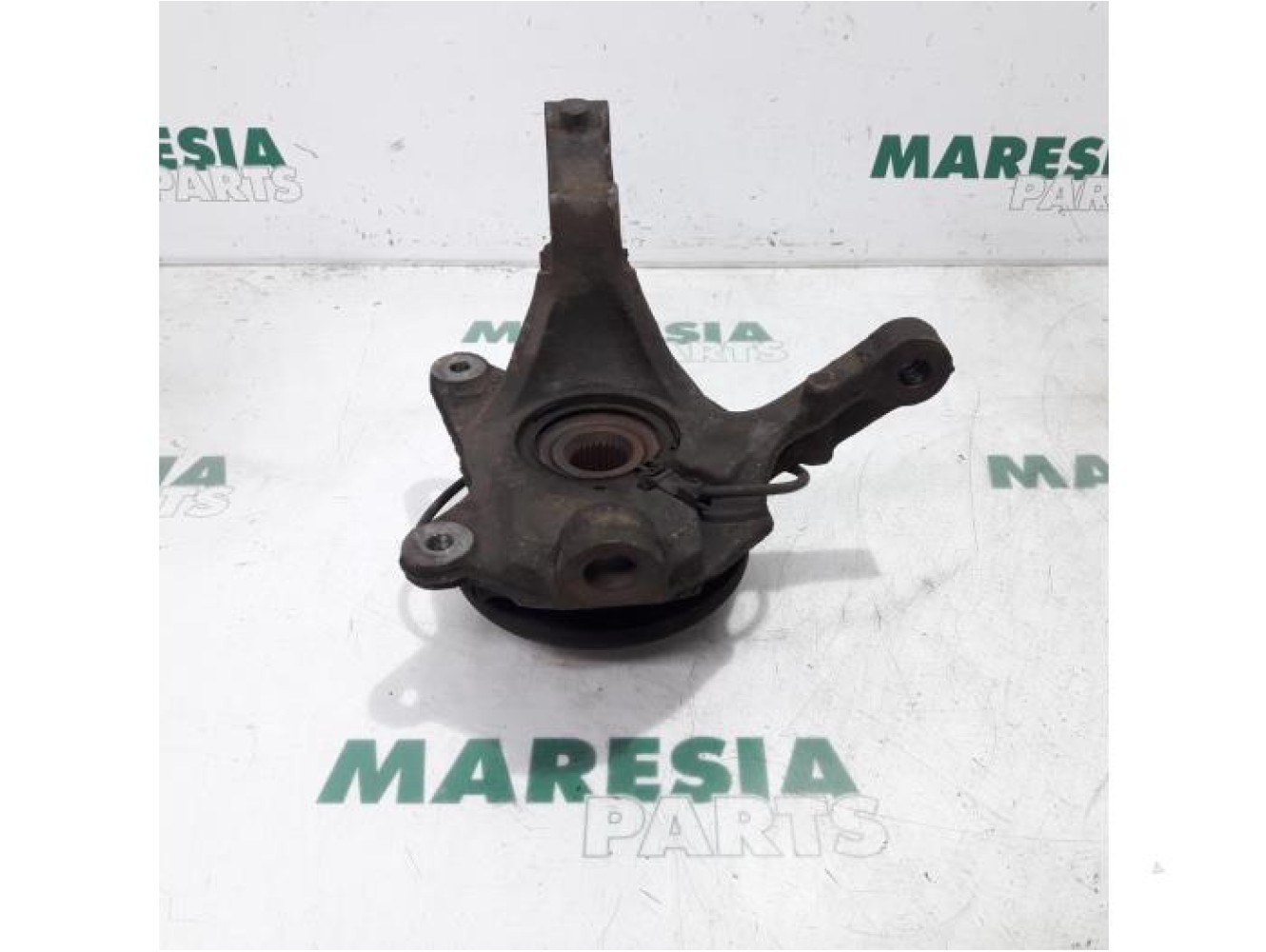 Renault - Trafic - Knuckle, front right