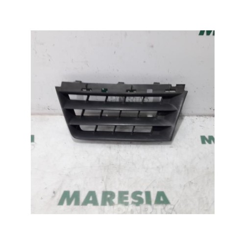 Renault - Megane Scenic - Grille
