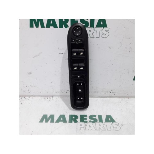 Peugeot - 407 - Multi-functional window switch