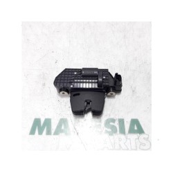 Peugeot - 208 - Tailgate lock mechanism