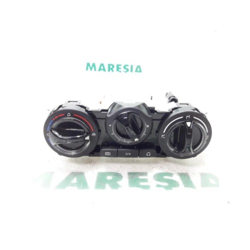 Peugeot - 208 - Heater control panel